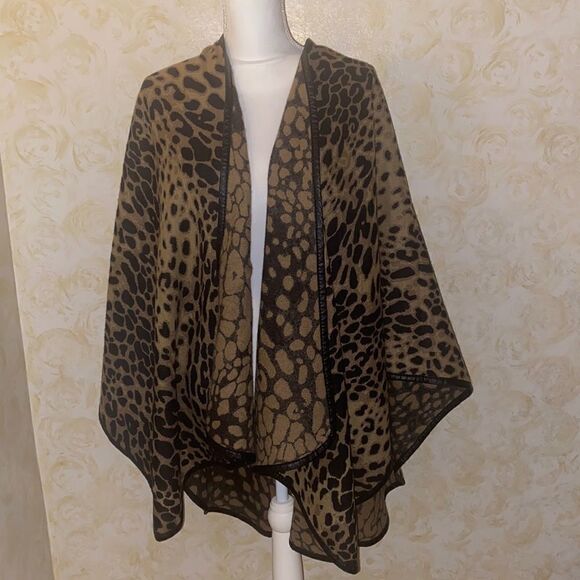 GorgeousâLeopardâPrintâShrug Wrap! - Picture 3 of 8